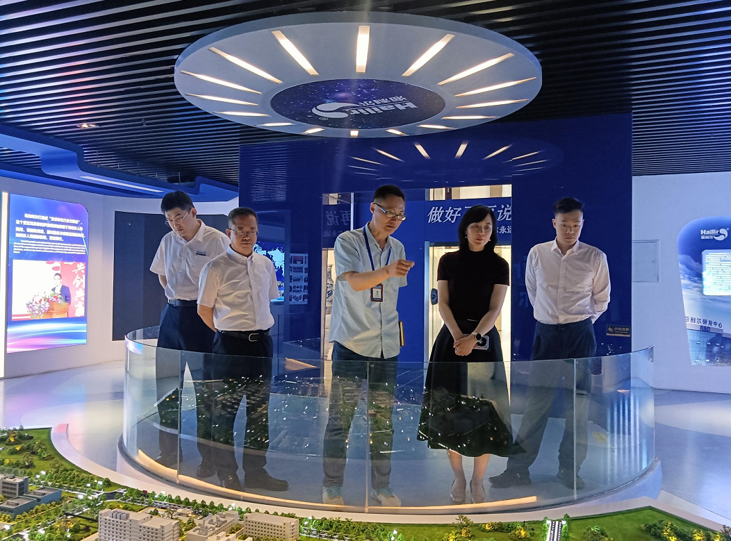 光大银行访问团一行到NG大舞台参观洽谈  