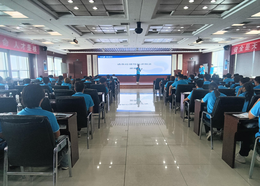NG大舞台农资新员工拉练成果汇报会召开
